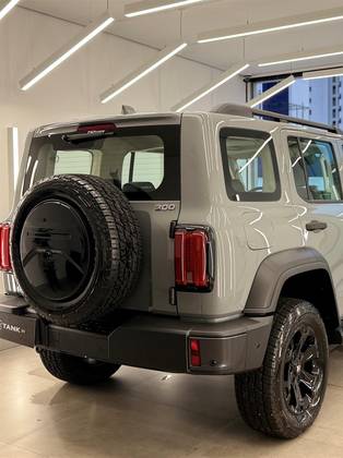 GWM TANK 300 2.0 HI4-T PHEV 4X4 9HAT